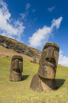 Moai-Köpfe der Osterinsel, Rapa Nui National Park, UNESCO Weltkulturerbe, Osterinsel, Chile, Südamerika - RHPLF00059