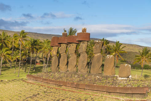 Moai-Köpfe der Osterinsel, Rapa Nui National Park, UNESCO Weltkulturerbe, Osterinsel, Chile, Südamerika - RHPLF00066