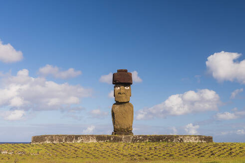 Moai-Köpfe der Osterinsel, Rapa Nui National Park, UNESCO Weltkulturerbe, Osterinsel, Chile, Südamerika - RHPLF00069