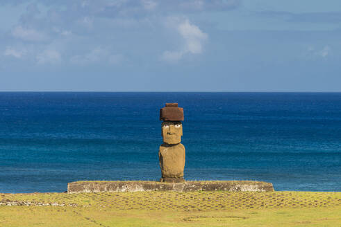 Moai-Köpfe der Osterinsel, Rapa Nui National Park, UNESCO Weltkulturerbe, Osterinsel, Chile, Südamerika - RHPLF00073