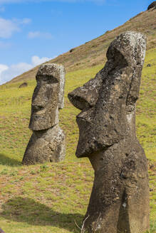 Moai-Köpfe der Osterinsel, Rapa Nui National Park, UNESCO Weltkulturerbe, Osterinsel, Chile, Südamerika - RHPLF00078
