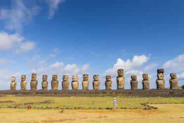 Moai-Köpfe der Osterinsel, Rapa Nui National Park, UNESCO Weltkulturerbe, Osterinsel, Chile, Südamerika - RHPLF00081