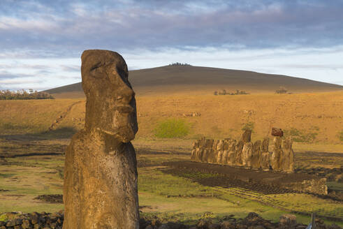 Moai-Köpfe der Osterinsel, Rapa Nui National Park, UNESCO Weltkulturerbe, Osterinsel, Chile, Südamerika - RHPLF00082