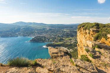 Blick über Cassis, Bouches du Rhone, Provence, Provence-Alpes-Cote d'Azur, Côte d'Azur, Frankreich, Mittelmeer, Europa - RHPLF00086