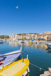 Boote im Hafen von Cassis, Bouches du Rhone, Provence, Provence-Alpes-Cote d'Azur, Französische Riviera, Frankreich, Mittelmeer, Europa - RHPLF00091