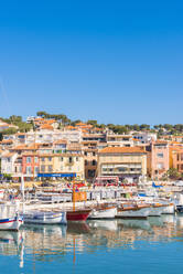 Boats in Cassis harbour, Bouches du Rhone, Provence, Provence-Alpes-Cote d'Azur, French Riviera, France, Mediterranean, Europe - RHPLF00097