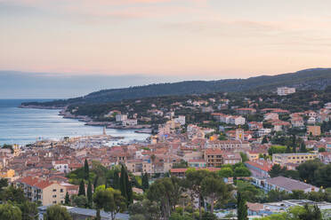 Blick über Cassis, Bouches du Rhone, Provence, Provence-Alpes-Cote d'Azur, Côte d'Azur, Frankreich, Mittelmeer, Europa - RHPLF00103