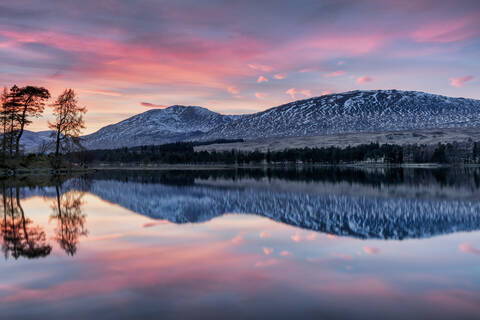 Winterlicher Sonnenuntergang über The Black Mount und Loch Tulla, Argyll und Bute, Schottland, Vereinigtes Königreich, Europa, lizenzfreies Stockfoto