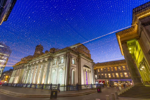 Royal Exchange Square in der Abenddämmerung, Gallery of Modern Art, Glasgow, Schottland, Vereinigtes Königreich, Europa - RHPLF00132
