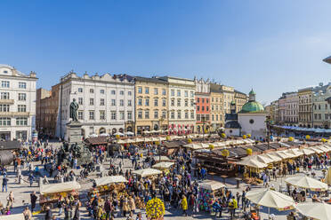 Der Hauptplatz, Rynek Glowny, in der mittelalterlichen Altstadt von Krakau, UNESCO-Weltkulturerbe, Krakau, Polen, Europa - RHPLF00148