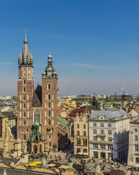 Luftaufnahme der St. Marien-Basilika und der mittelalterlichen Altstadt, UNESCO-Weltkulturerbe, Krakau, Polen, Europa - RHPLF00150