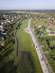 Luftaufnahme der Stadt Sergiev Posad bei klarem Himmel, Moskau, Russland - KNTF03016