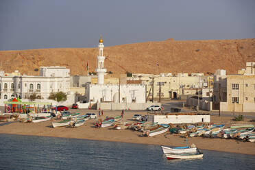Blick auf die Moschee in Sur, Oman - WWF05163