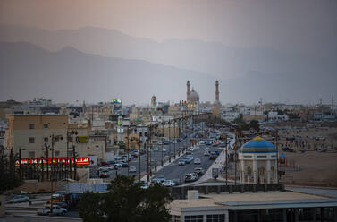 Stadtbild am Abend, Sur, Oman - WWF05184
