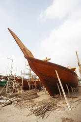 Schiffswerft, Bootsbau am Strand, Sur, Oman - WWF05187