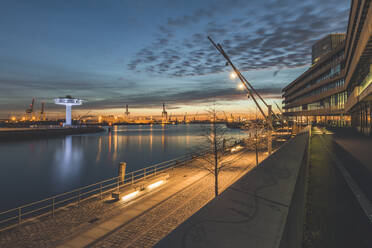 St. Pauli Piers against sky at sunrise, Hamburg, Germany - KEBF01273