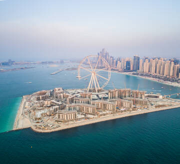 Luftaufnahme der Insel Bluewaters in Dubai, V.A.E. - AAEF01067