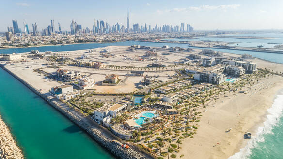 Luftaufnahme der Insel Pearl Jumeirah in Dubai, V.A.E. - AAEF01074