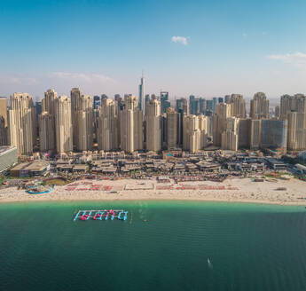 Luftaufnahme des Strandes Marina in Dubai, Vereinigte Arabische Emirate. - AAEF01093