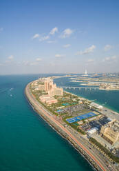 Luftaufnahme des Hotels Dubai Atlantis auf der Insel Palm Jumeirah, V.A.E. - AAEF01128