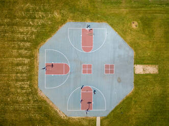 Aerial view of public basketball at public park, Chicago, USA. - AAEF01229