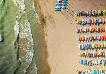 Aerial view of colorful kayak at Gilson Beach, Wilmette, USA. - AAEF01245