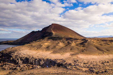 Luftaufnahme einer Felsformation auf Lanzarote, Spanien. - AAEF01514