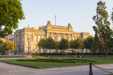 Blick auf das Nationaltheater von Straßburg bei klarem Himmel, Frankreich - JUNF01721