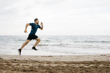 Jogger am Strand - JRFF03681