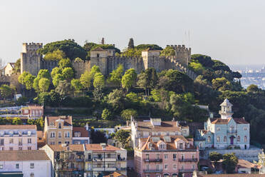 Außenansicht des Castelo Sao Jorge auf einem Berg in Lissabon, Portugal - WDF05379