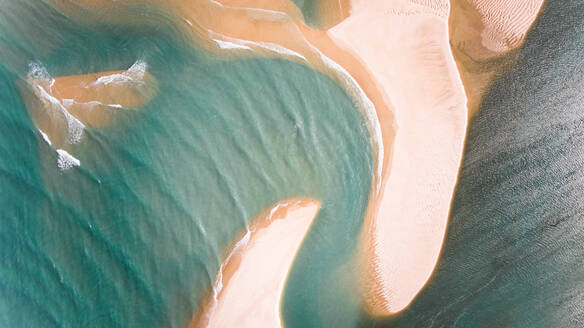 Luftaufnahme des Sandstrandes von Jericoacoara in Brasilien. - AAEF01549