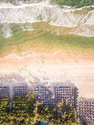 Luftaufnahme des Strandes von Fortaleza, Brasilien. - AAEF01660