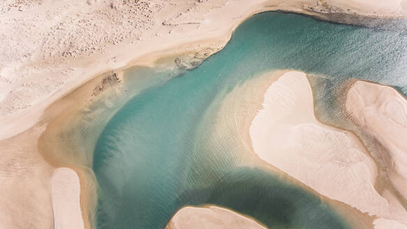 Luftaufnahme des Sandstrandes von Jericoacoara in Brasilien. - AAEF01667