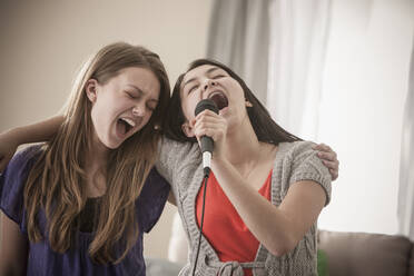 Friends singing karaoke together - BLEF14155