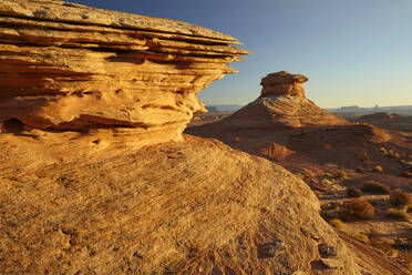 Felsformationen in der Wüstenlandschaft, Page, Arizona, Vereinigte Staaten - BLEF14484