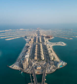 Luftaufnahme von The Palm Jumeirah in Dubai, Vereinigte Arabische Emirate. - AAEF01769
