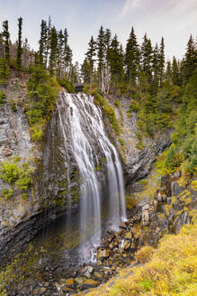 Narada Falls, Mount Rainier National Park, Staat Washington, Vereinigte Staaten von Amerika, Nordamerika - RHPLF00214