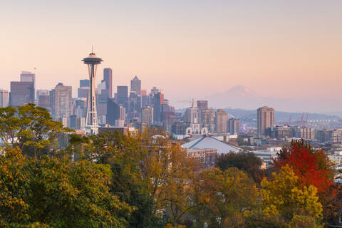 Blick auf die Space Needle vom Kerry Park, Seattle, Bundesstaat Washington, Vereinigte Staaten von Amerika, Nord-Amerika, lizenzfreies Stockfoto