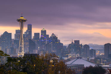 Blick auf die Space Needle vom Kerry Park, Seattle, Bundesstaat Washington, Vereinigte Staaten von Amerika, Nord-Amerika - RHPLF00217