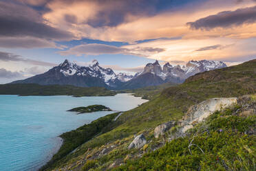 Torres Del Paine National Park, Patagonien, Chile, Südamerika - RHPLF00242