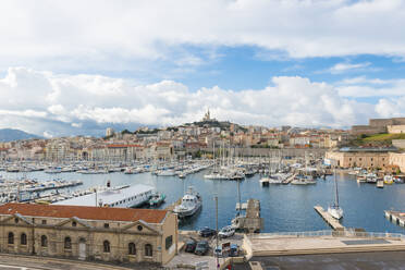 Alter Hafen und Notre Dame, Marseille, Bouches du Rhone, Provence, Provence-Alpes-Cote d'Azur, Frankreich, Mittelmeer, Europa - RHPLF00288