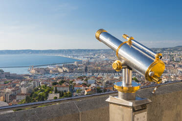Blick auf den Alten Hafen von Notre Dame, Marseille, Bouches du Rhone, Provence, Provence-Alpes-Cote d'Azur, Frankreich, Mittelmeer, Europa - RHPLF00294