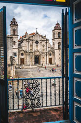 La Catedral de la Virgen Maria vom Kolonialen Kunstmuseum, Alt-Havanna, Kuba, Westindien, Karibik, Mittelamerika - RHPLF00313