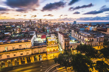 Skyline von La Habana bei Sonnenuntergang, Havanna, Kuba, Westindien, Karibik, Mittelamerika - RHPLF00322