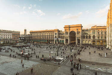 Galleria Vittorio Emanuele II und der Dom auf dem Domplatz (Doumo) in Mailand, Lombardei, Italien, Europa - RHPLF00328