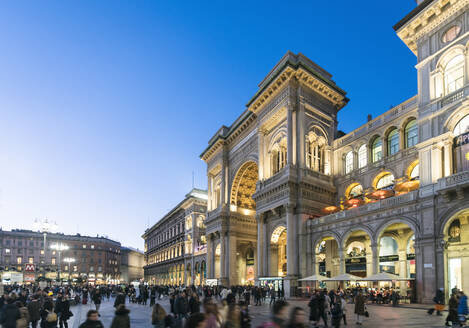 Galleria Vittorio Emanuele II auf dem Domplatz (Doumo) in Mailand, Lombardei, Italien, Europa - RHPLF00331