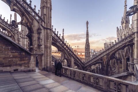 Duomo (Dom) in Mailand von oben vor Sonnenuntergang, Mailand, Lombardei, Italien, Europa, lizenzfreies Stockfoto
