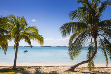 Beach in North of island, Hope Town, Elbow Cay, Abaco Islands, Bahamas, West Indies, Central America - RHPLF00390