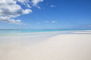 Strand von Treasure Cay, Great Abaco, Abaco-Inseln, Bahamas, Westindische Inseln, Mittelamerika - RHPLF00400