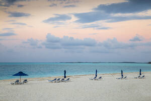 Strand von Treasure Cay, Great Abaco, Abaco-Inseln, Bahamas, Westindische Inseln, Mittelamerika - RHPLF00402